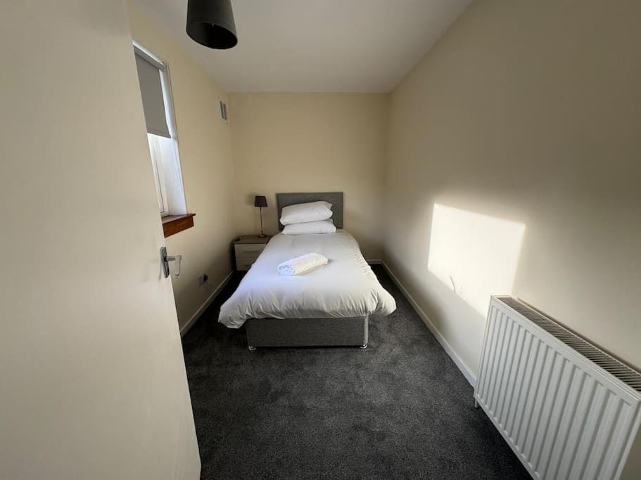 4 Bed House, Glenrothes sleeps 5 House in Scotland