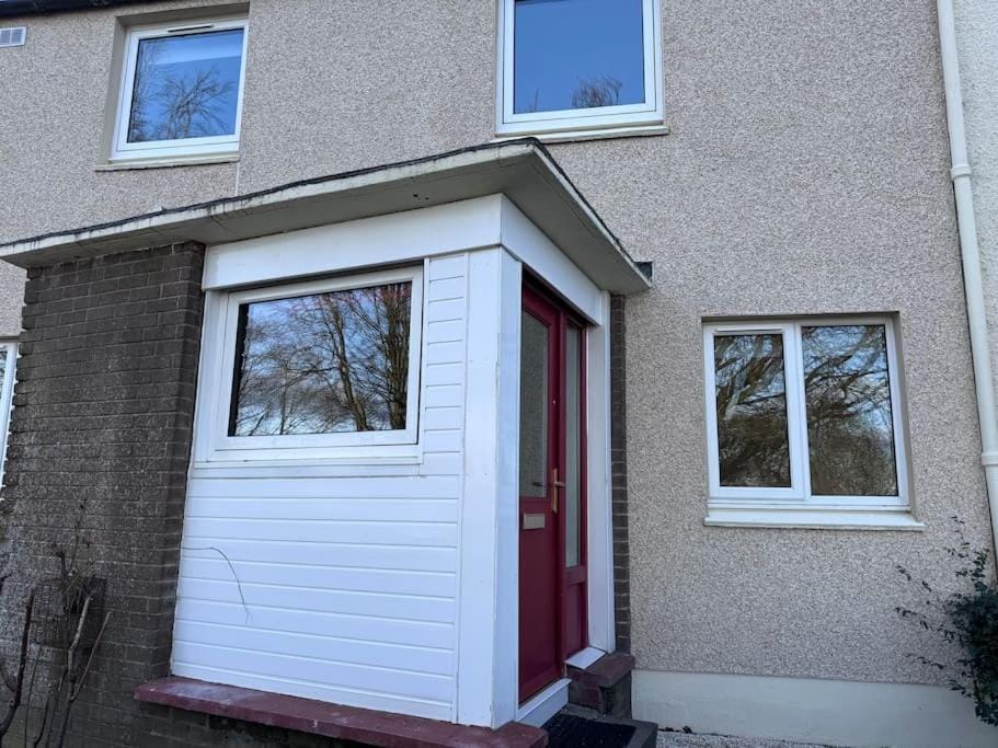 4 Bed House, Glenrothes sleeps 5 House in Scotland
