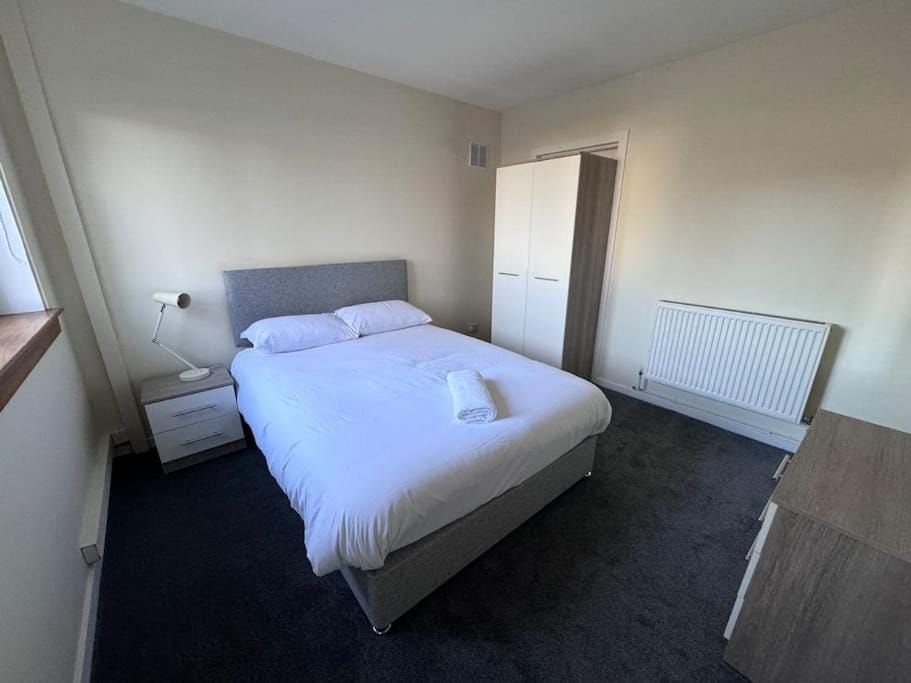 4 Bed House, Glenrothes sleeps 5 House in Scotland