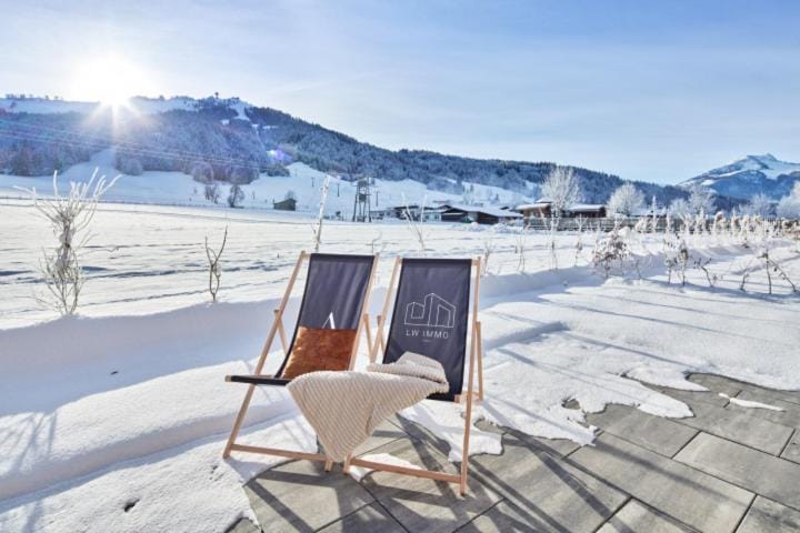 Nearby landmark, Natural landscape, Winter, Mountain view, sunbed