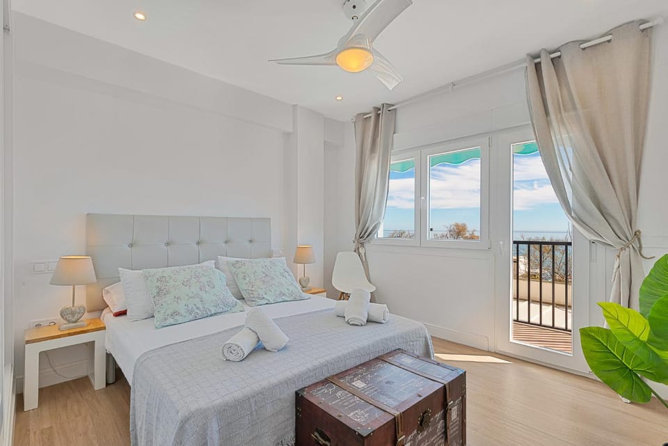 Balcony/Terrace, Photo of the whole room, Bedroom, Sea view, fireplace