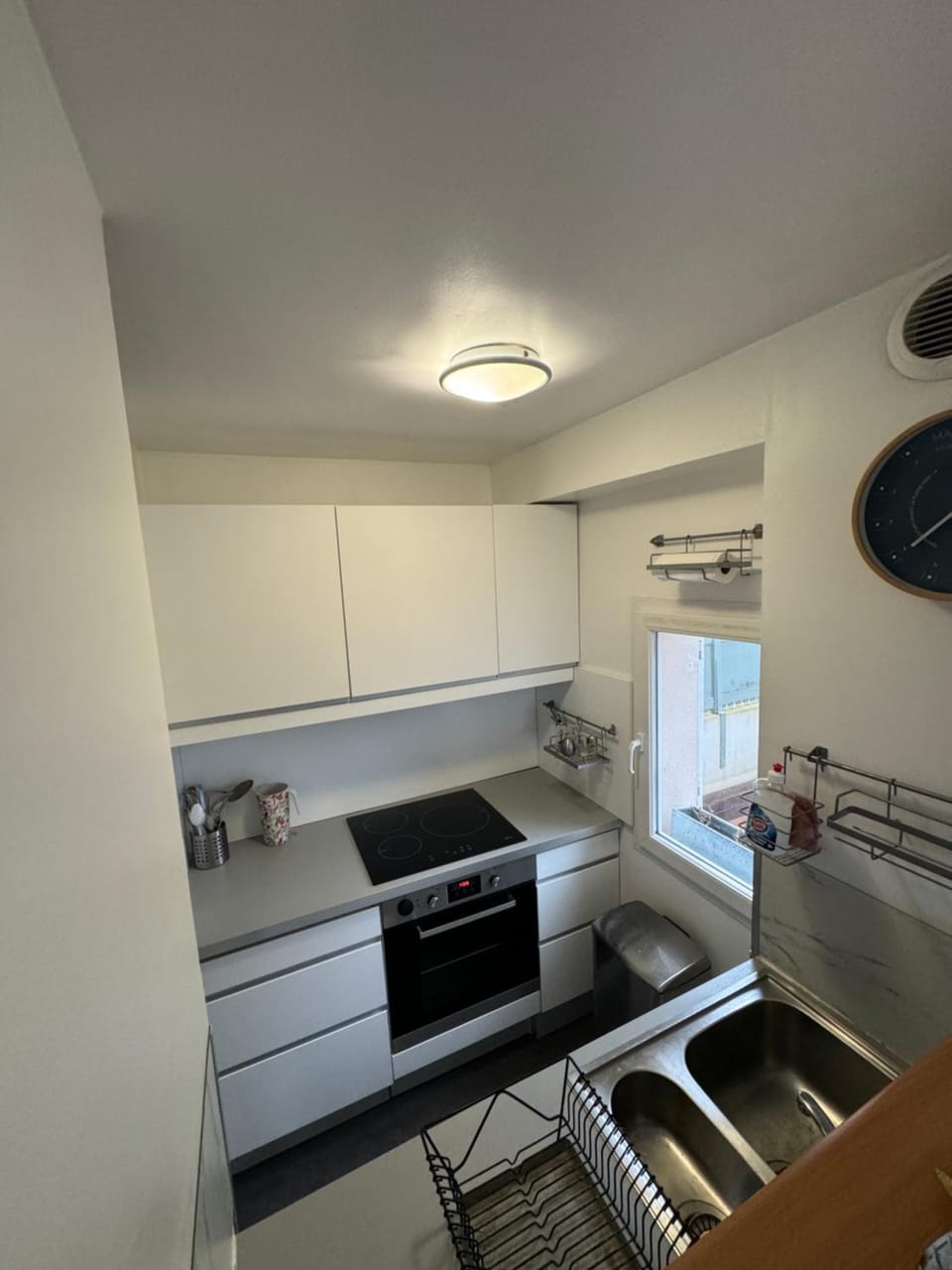 Kitchen or kitchenette, oven, stove