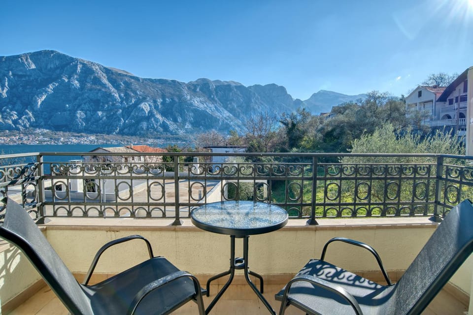 Day, Natural landscape, Balcony/Terrace, Mountain view