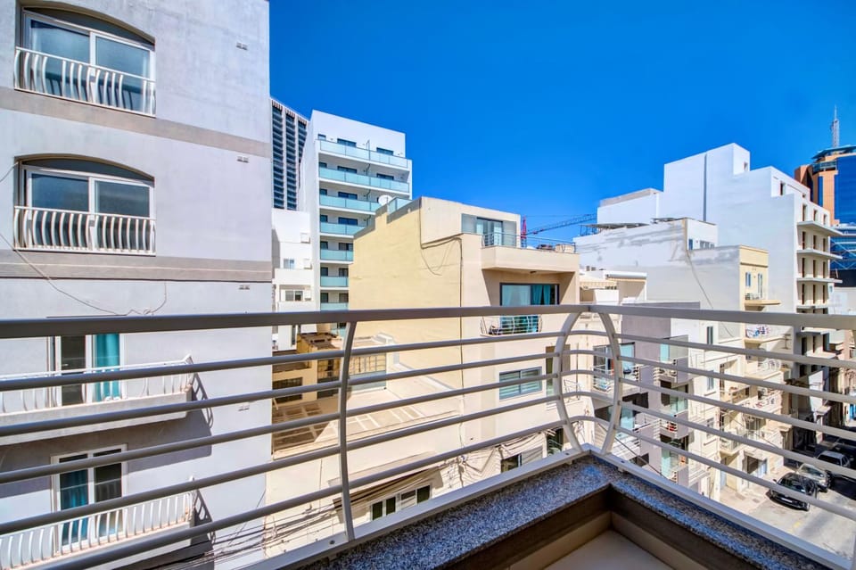 2 Bedroom Apartment with Balcony in St Julians, Paceville, Apt 7 By Vaganza Apartment in Saint Julians