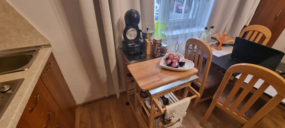 Coffee/tea facilities, Kitchen or kitchenette, Living room, Dining area