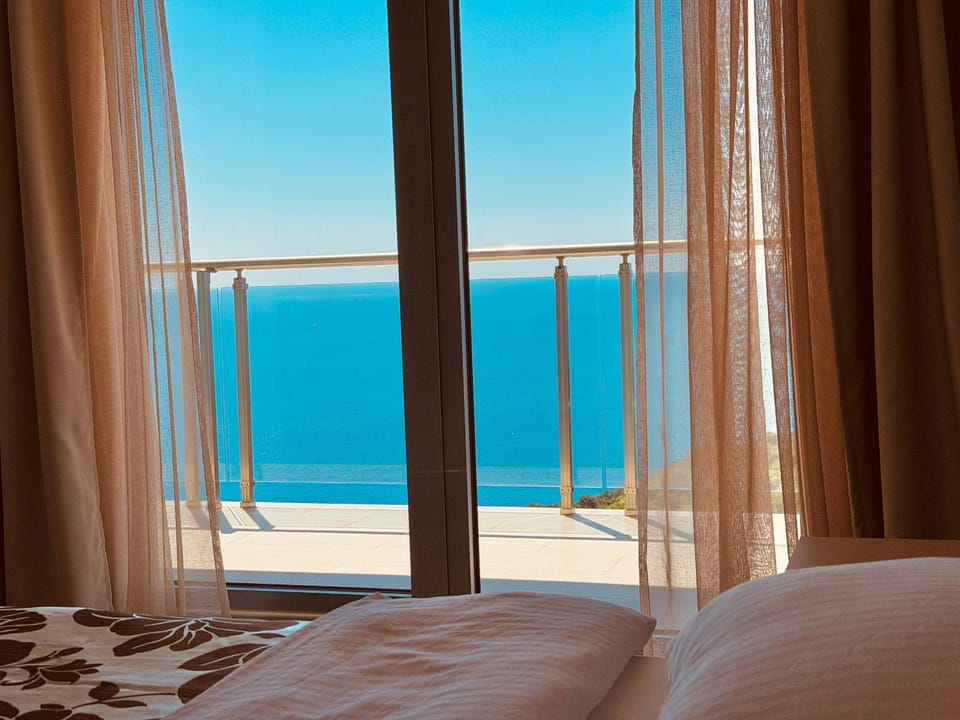 Bed, Bedroom, Sea view