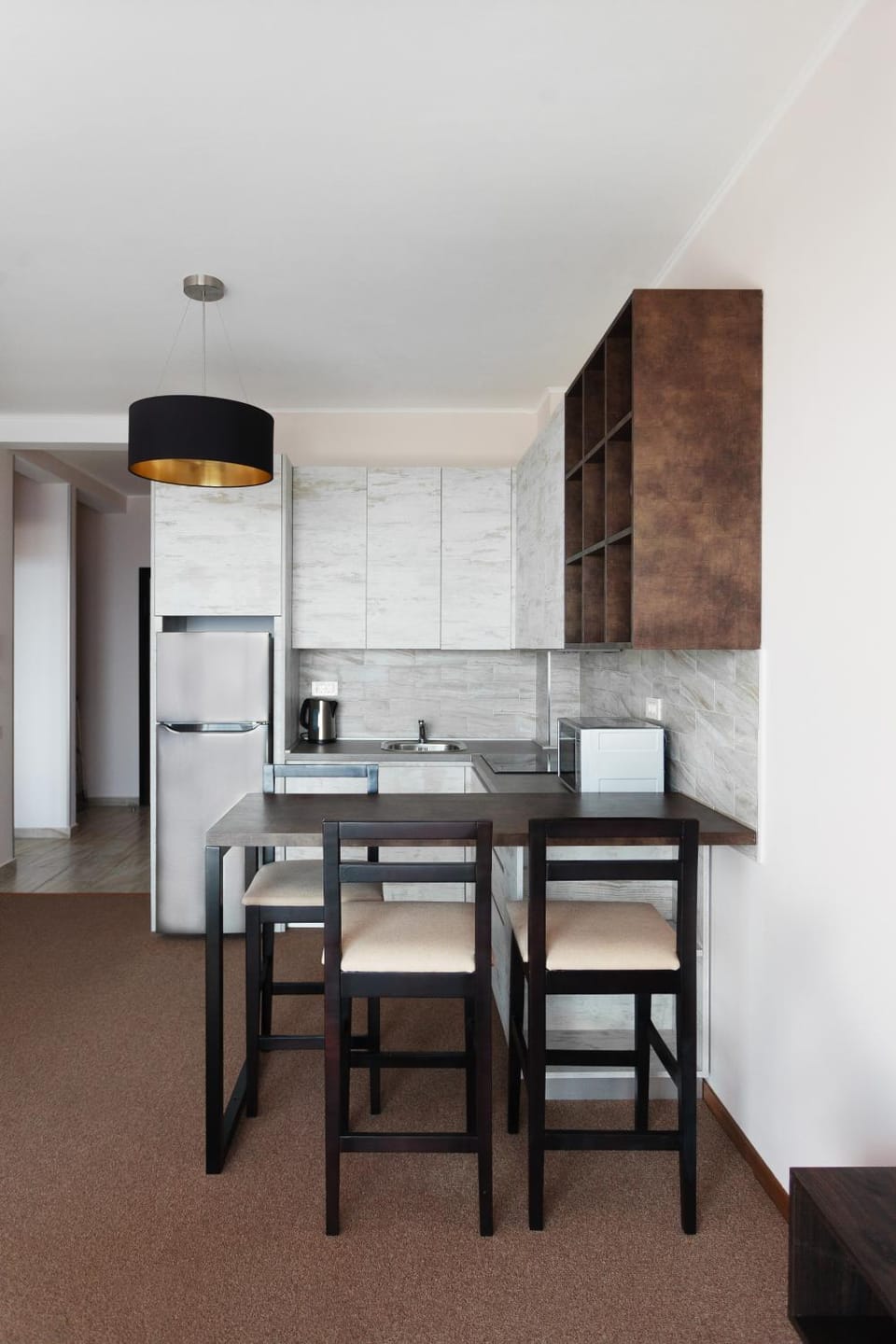 Kitchen or kitchenette, Dining area, minibar, stove