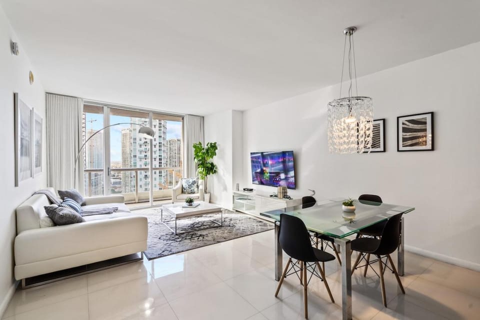Modern High Rise One Bedroom at Icon Brickell (W) Apartment in Brickell
