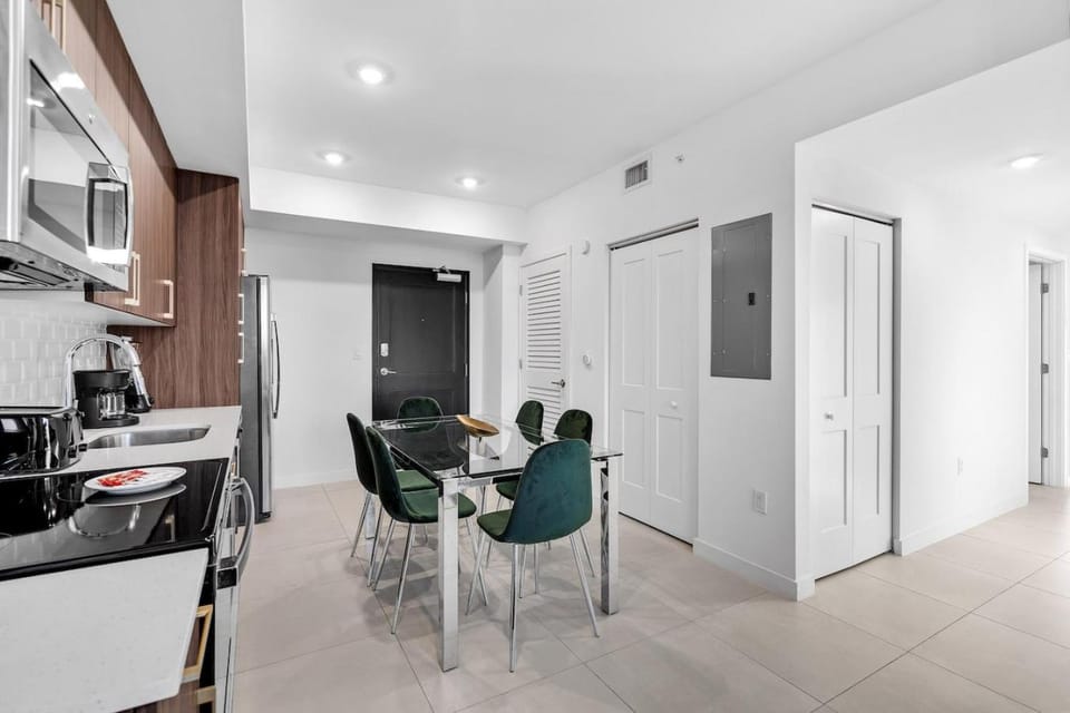 Charming 3-Bed Mins from Brickell With Free Parking Apartment in Miami