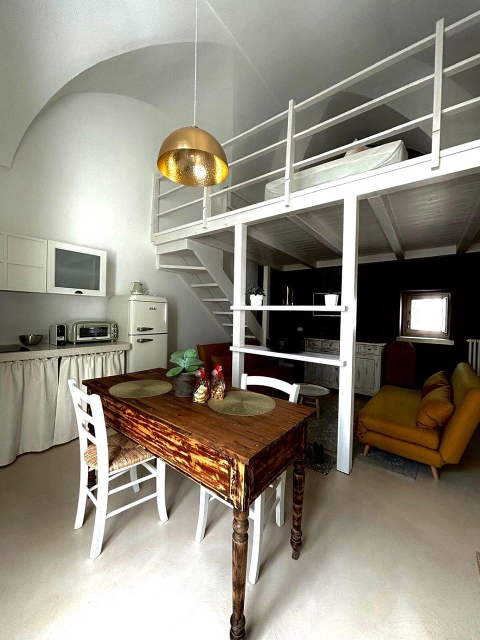 Bed, Kitchen or kitchenette, Living room, Photo of the whole room, Seating area, Dining area, stove