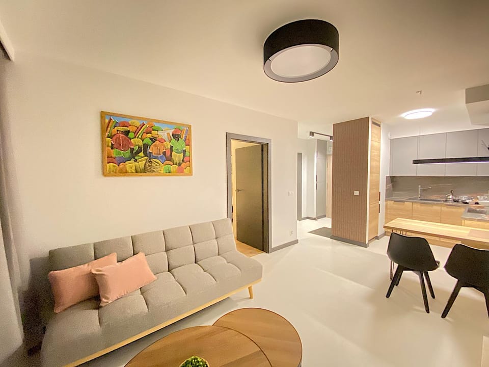 Kitchen or kitchenette, Living room, Seating area, Dining area