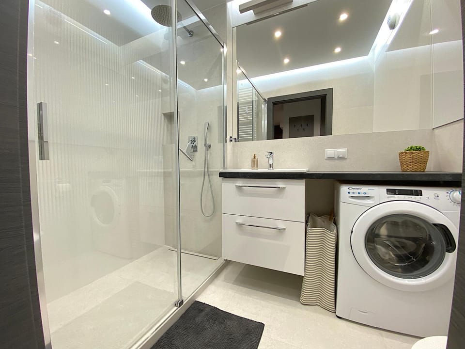 Shower, Bathroom, washing machine