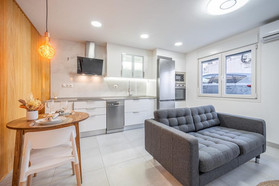 Living room, Dining area, minibar, pet friendly, stove
