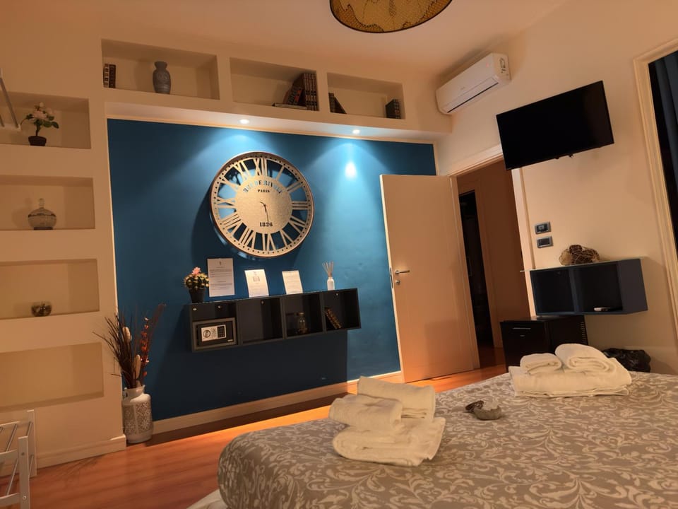 Bed, Bedroom, furniture, safe