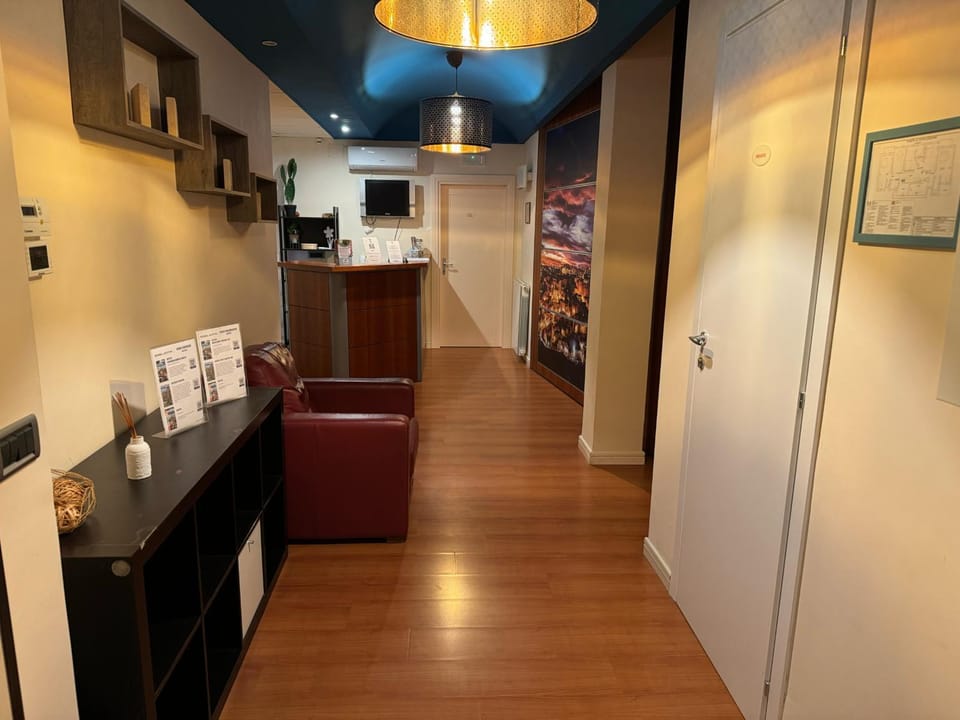 Lobby or reception, Internal: Not applicable to any particular room