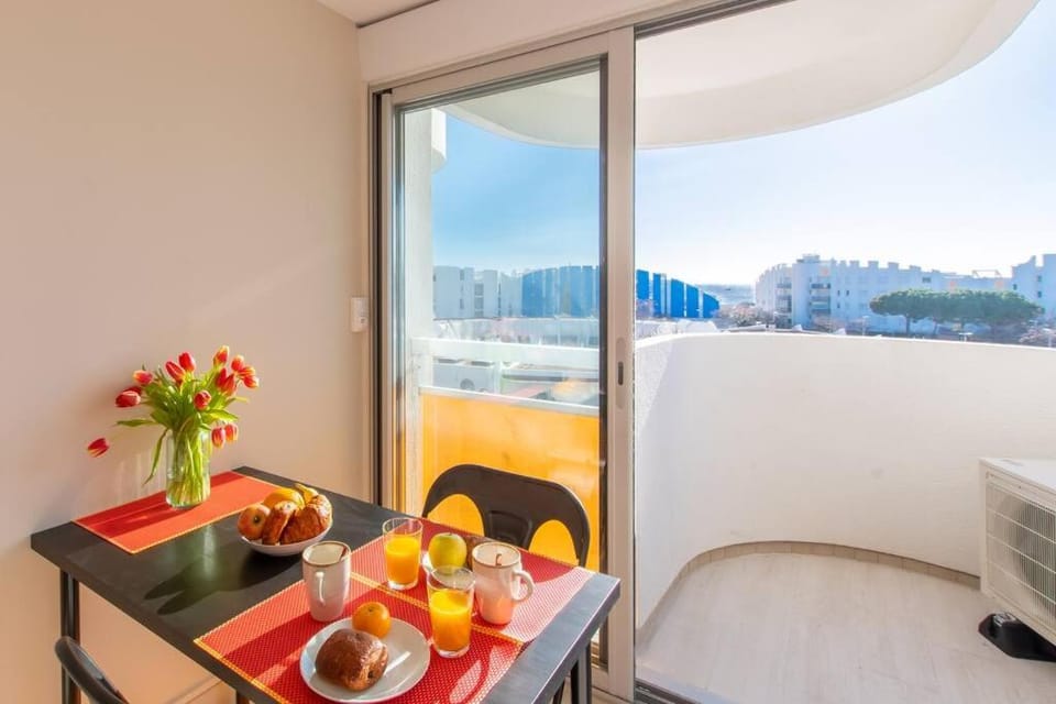 Cap sur le sud * Vue Mer * Clim * Parking * wifi * Couchant * Apartment in La Grande-Motte