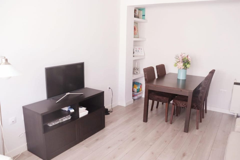 TV and multimedia, Living room, Dining area