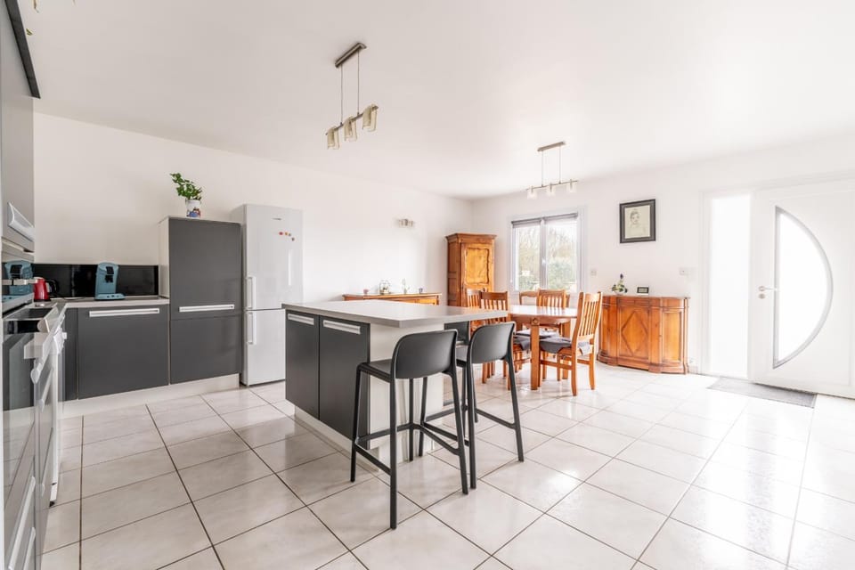 Property building, Kitchen or kitchenette, Living room