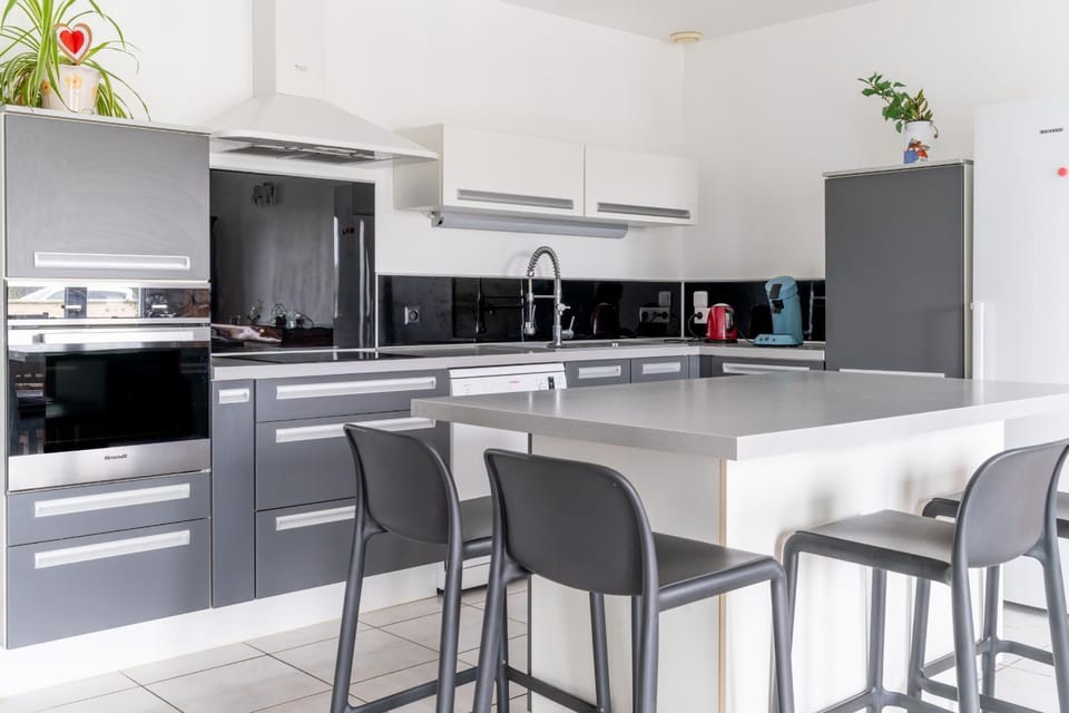 Kitchen or kitchenette, Living room