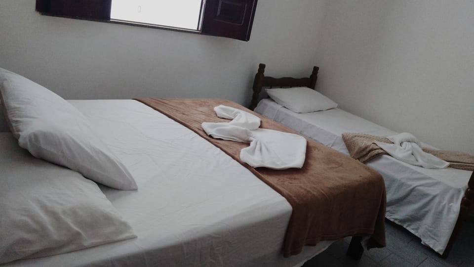 Property building, Bed, Photo of the whole room, Bedroom, towels