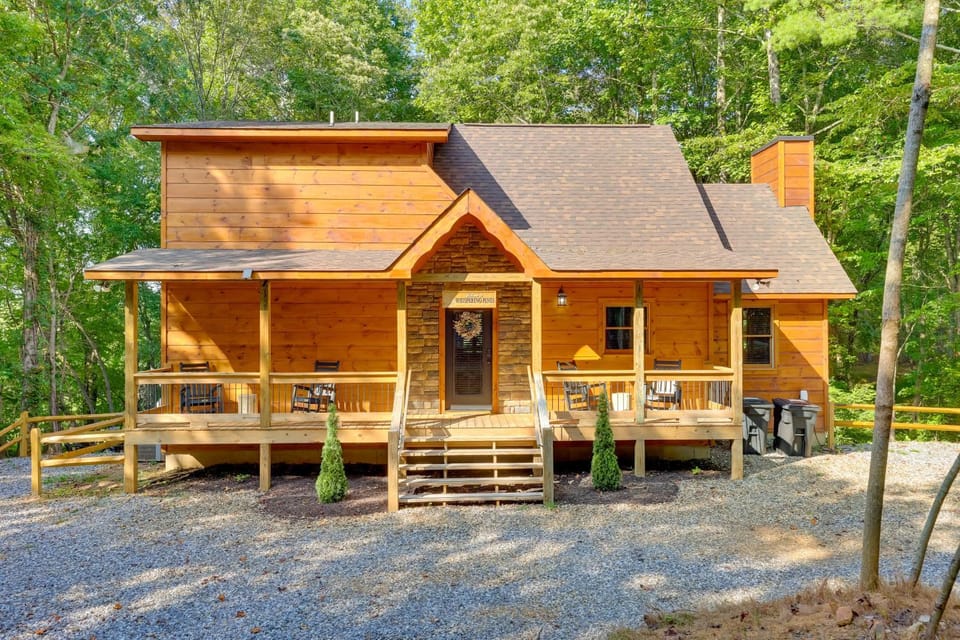 Cabin w/ Hot Tub & Sauna: 5 Mi to Dtwn Blue Ridge! Cabin in Georgia