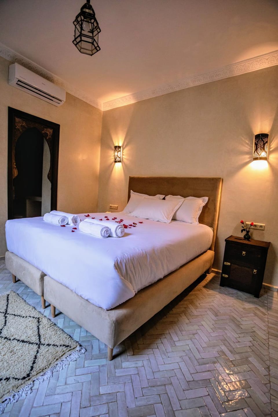 Bed, Bedroom, air conditioner