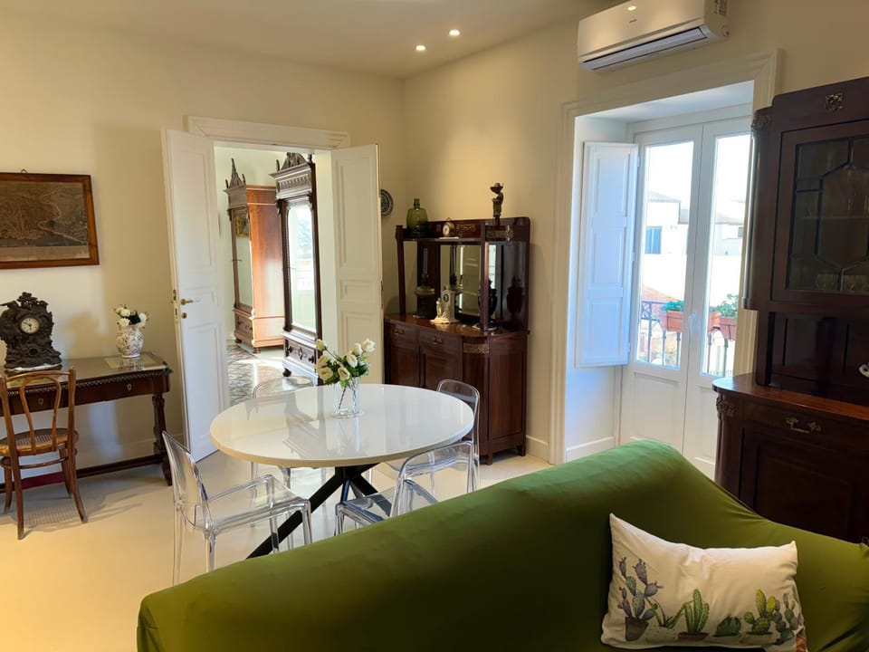 Balcony/Terrace, Living room, Seating area, Dining area, air conditioner