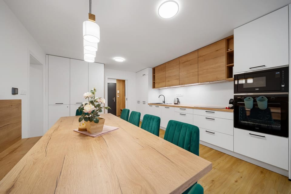 Kitchen or kitchenette, Dining area, oven, stove