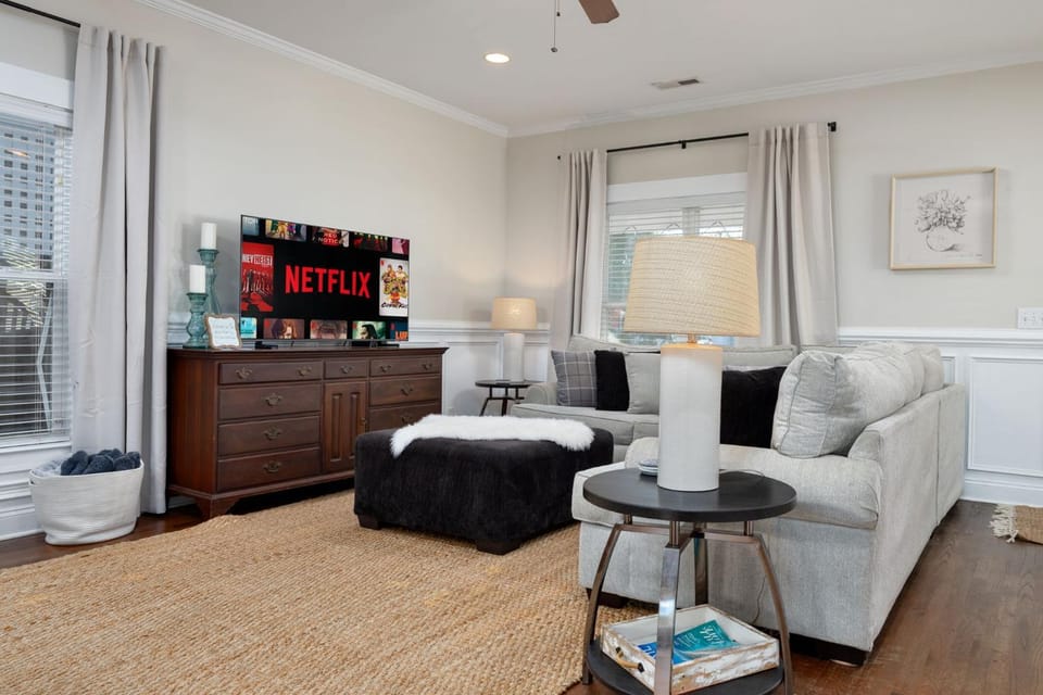 Living room, Photo of the whole room, Seating area