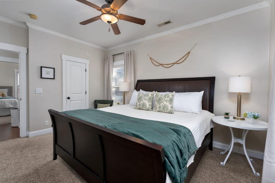 Bed, Photo of the whole room, Bedroom, fireplace