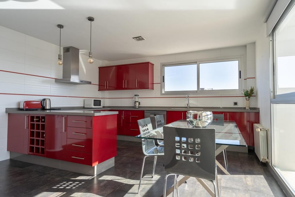 Kitchen or kitchenette, Dining area, minibar