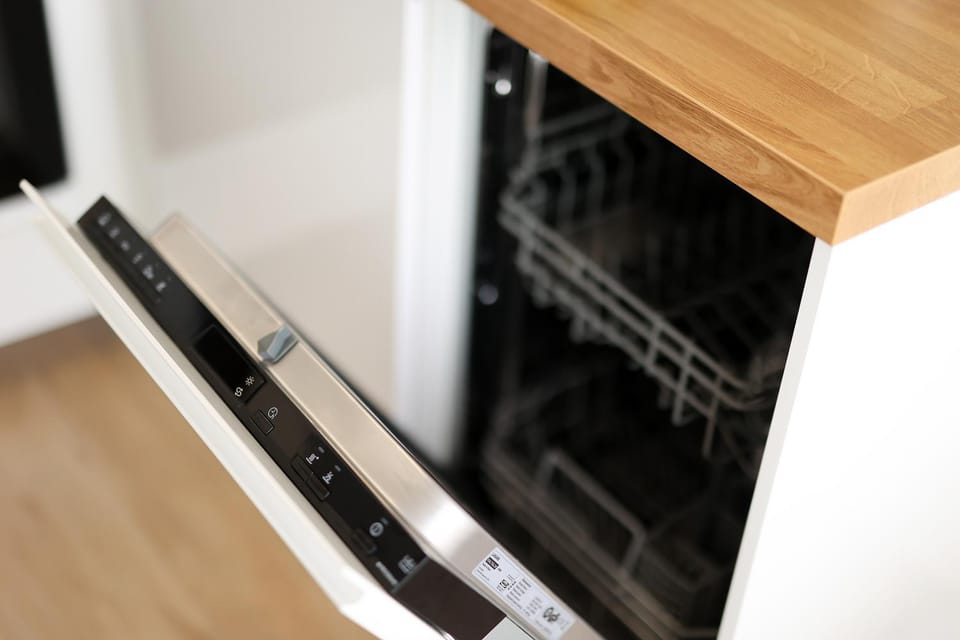 Kitchen or kitchenette, dishwasher