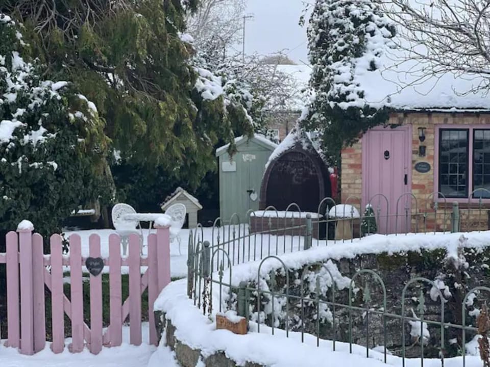 Property building, Day, Winter