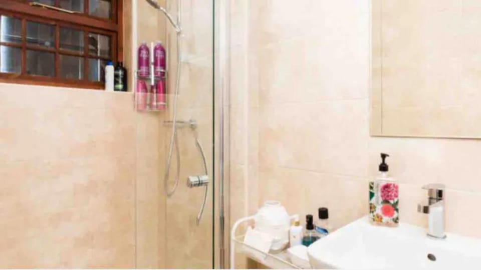Shower, Bathroom, towels