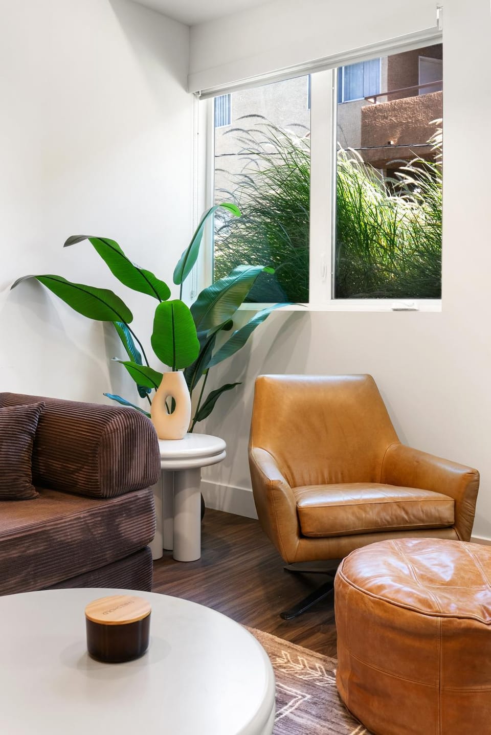 Elegant Hollywood 1BD Pool, Parking, Gym Apartment in West Hollywood