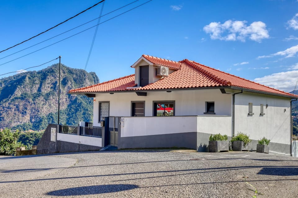 Property building, Facade/entrance, Off site