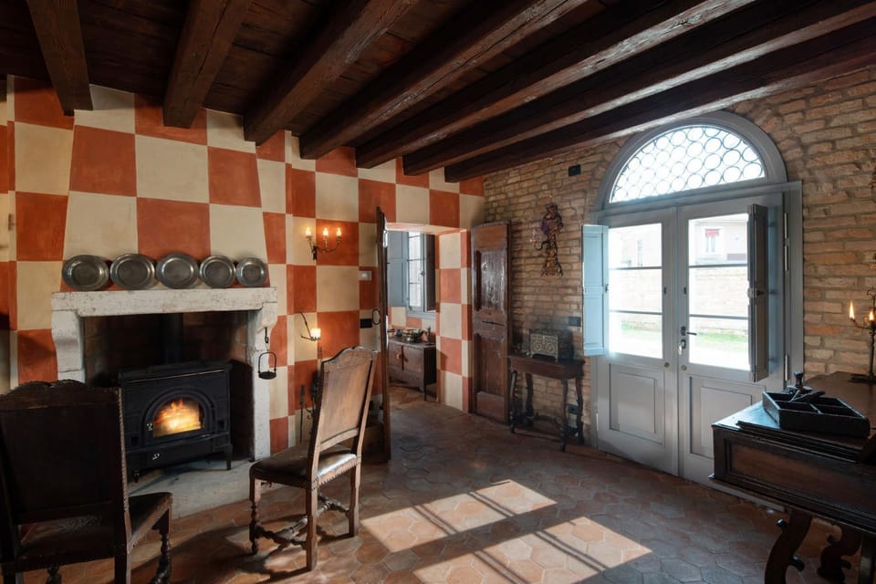 Seating area, flat iron