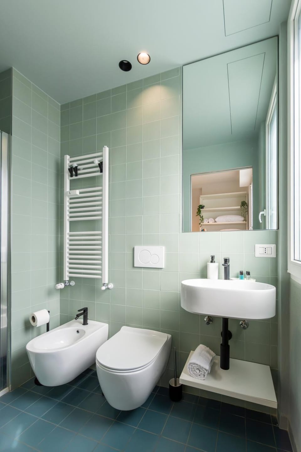 Shower, Toilet, Bathroom, bidet, towels