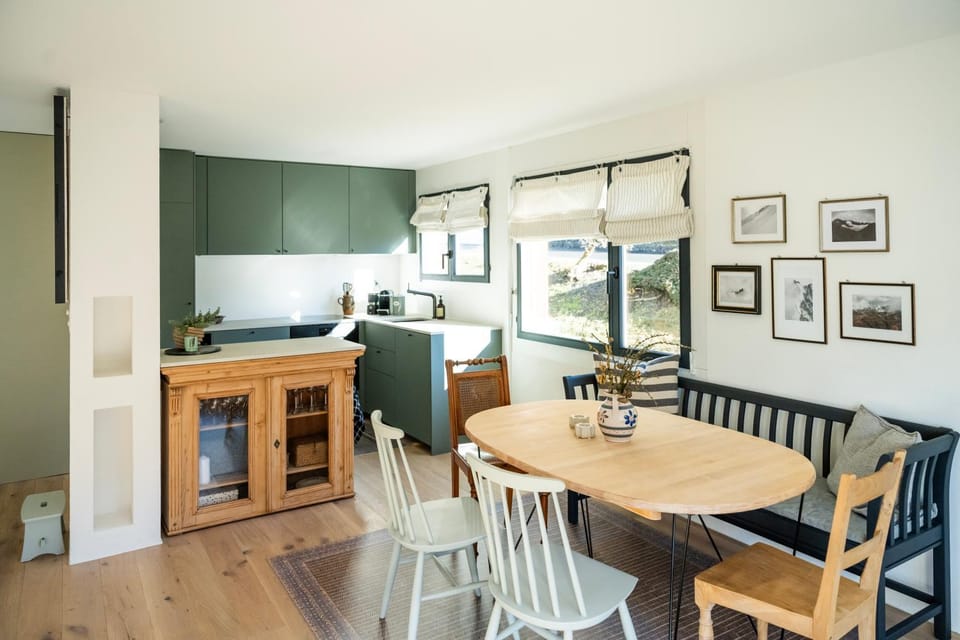 Seating area, Dining area, kitchen