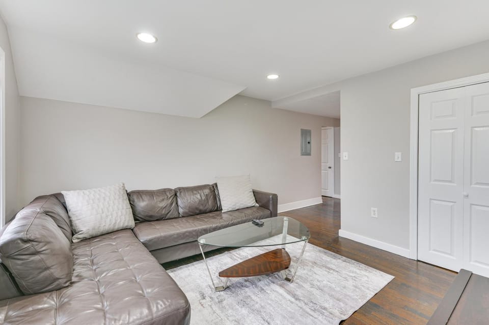 Pet-Friendly Malden Apartment: 7 Mi to Boston! Apartment in Everett