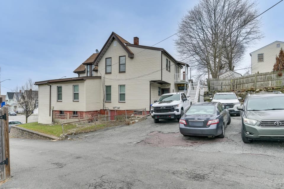 Pet-Friendly Malden Apartment: 7 Mi to Boston! Apartment in Everett