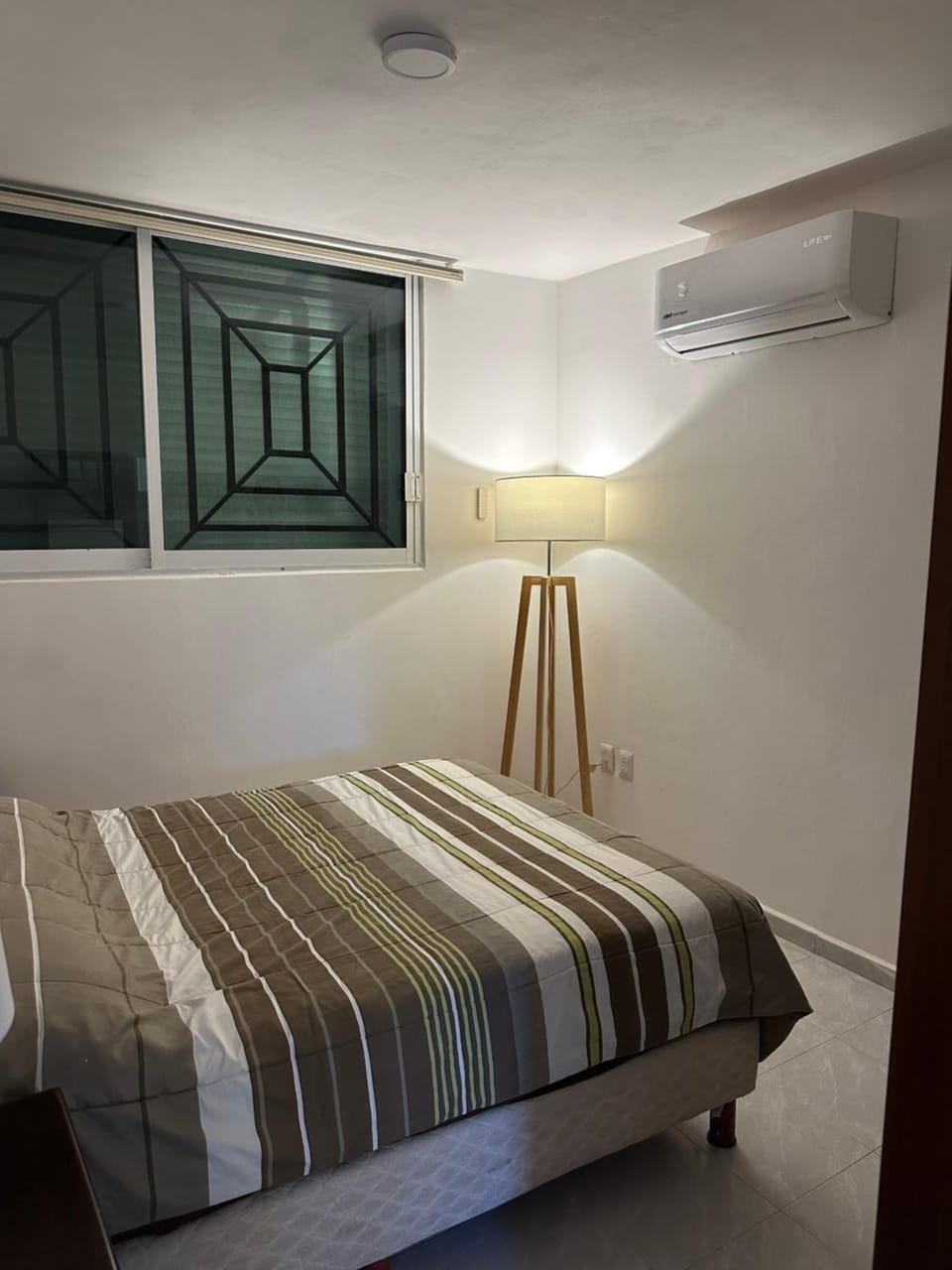 Bed, Photo of the whole room, Bedroom, air conditioner