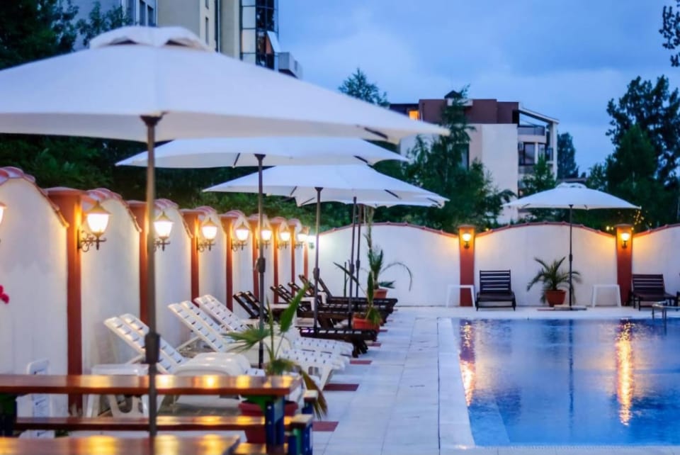 Swimming pool, sunbed