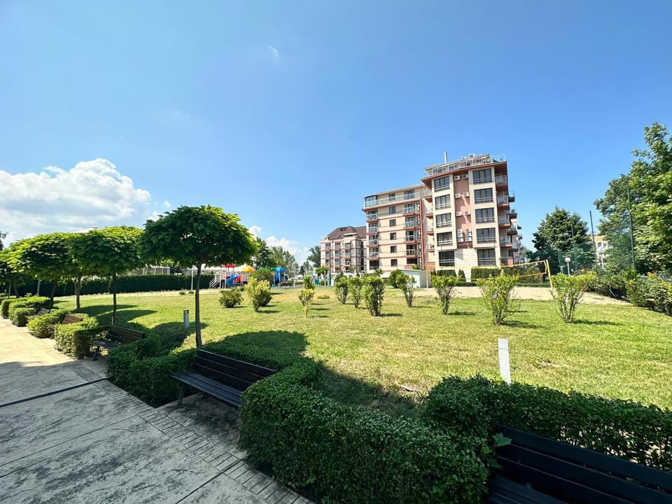 Property building, Day, Garden, Garden view
