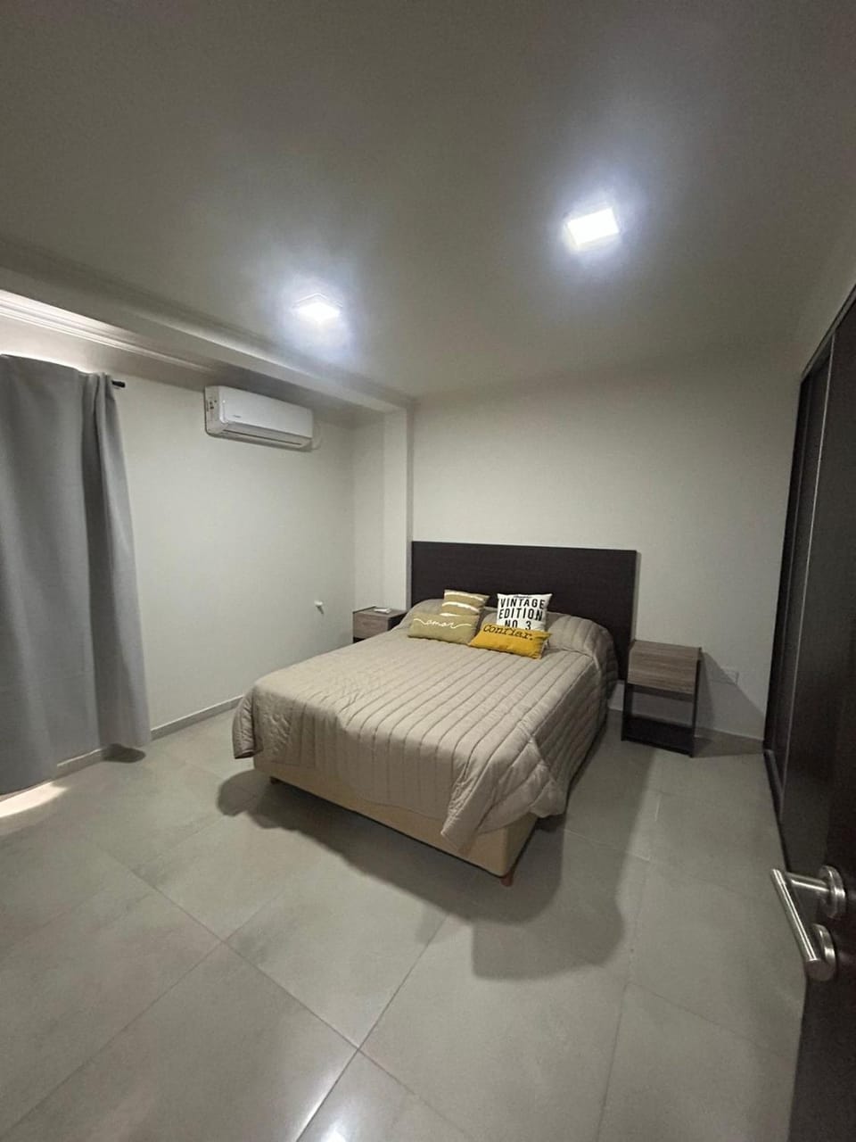 Bed, Bedroom, air conditioner