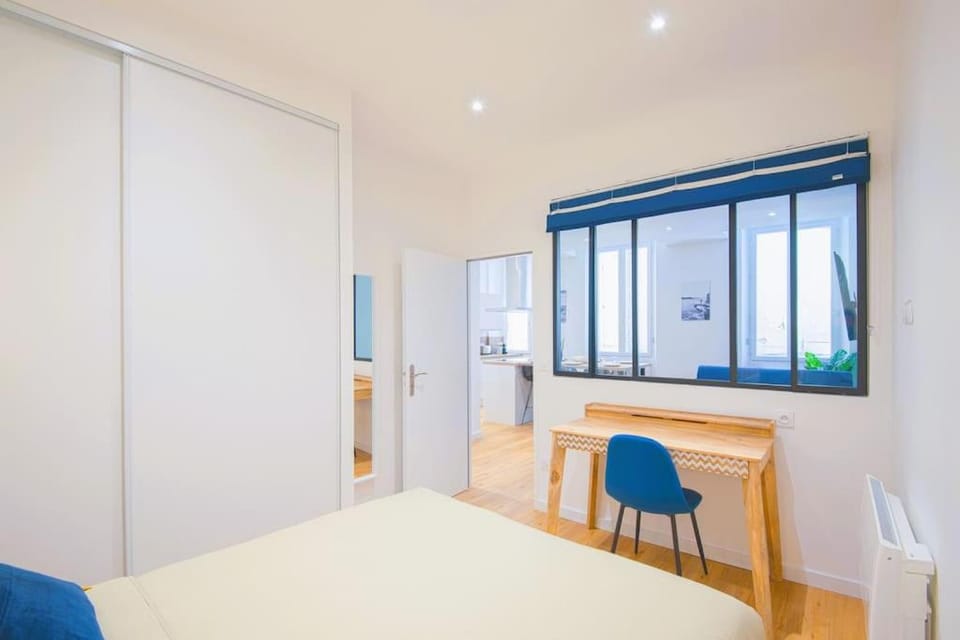 Seating area, Bedroom