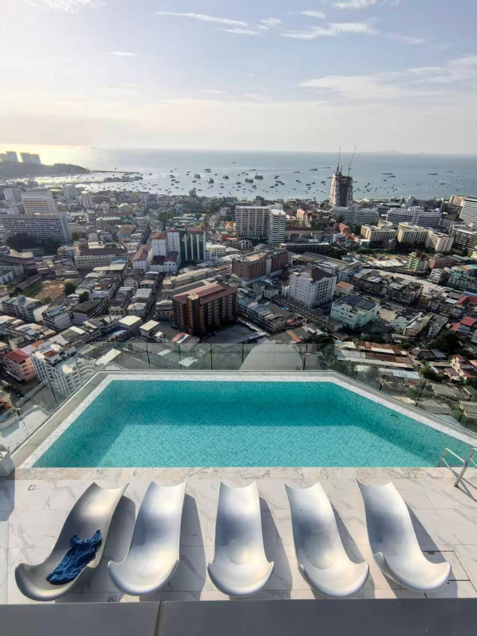 Property building, Nearby landmark, Day, Natural landscape, Bird's eye view, View (from property/room), Balcony/Terrace, City view, Pool view, Sea view, Swimming pool, Swimming pool, sunbed