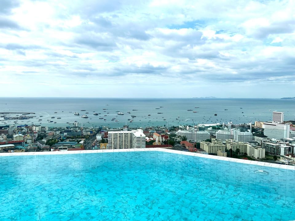 Balcony/Terrace, Swimming pool