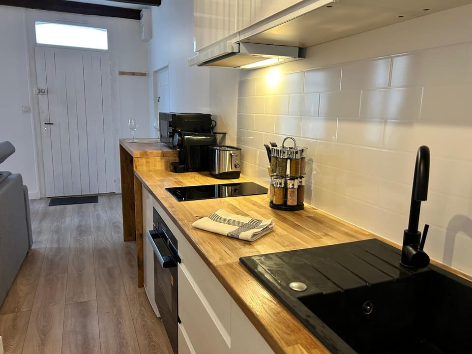 minibar, oven, pet friendly, stove, toaster