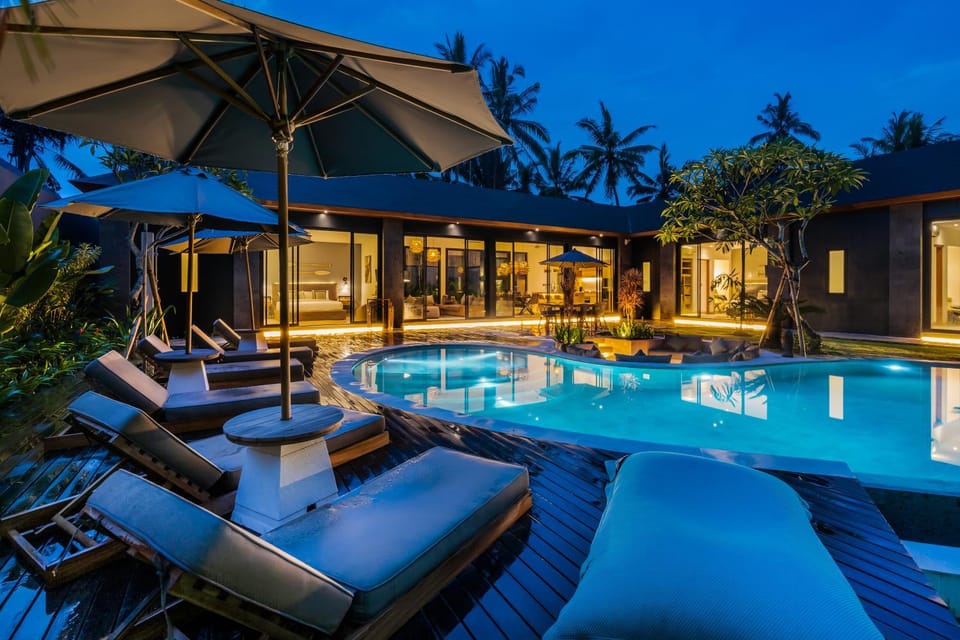 Property building, Pool view, Swimming pool, sunbed